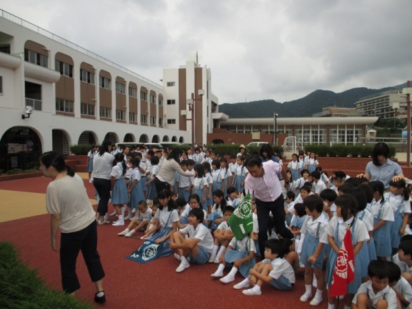 静かに集まってきました。