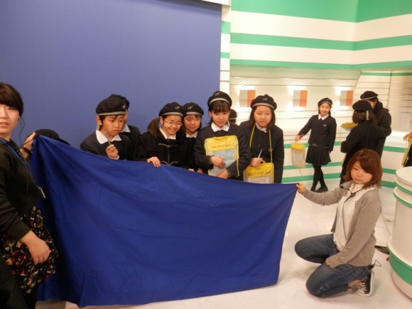 この青い布には秘密が…