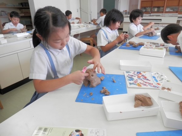 粘土の不思議な大国作り