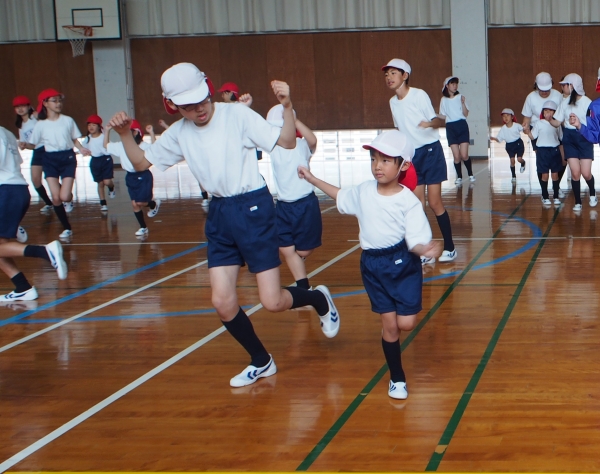 横に並んで･･･