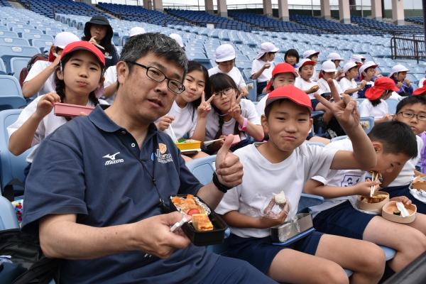 お弁当美味しいな♪