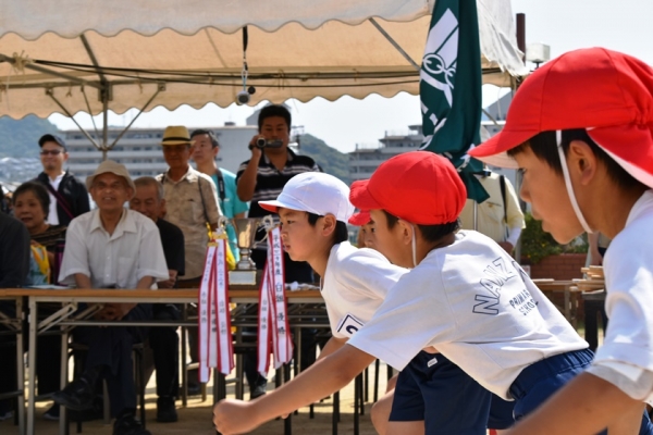 最初の競技は４年生の徒競走です。