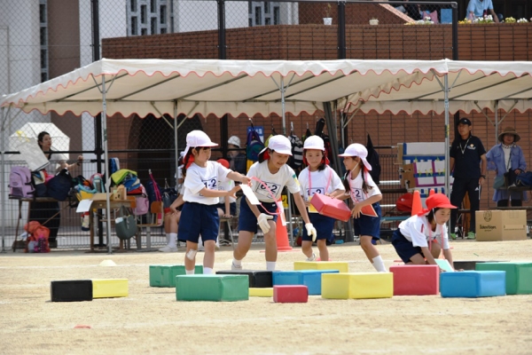 低学年のチャンス競技はそっとそっと運びます！