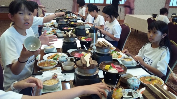 「誰か、ご飯ついでください。」