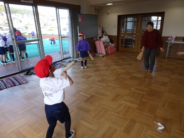 羽子板：おばあちゃんといざ勝負！