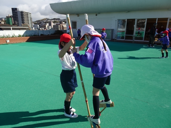 お友達同士で支え合って練習です！