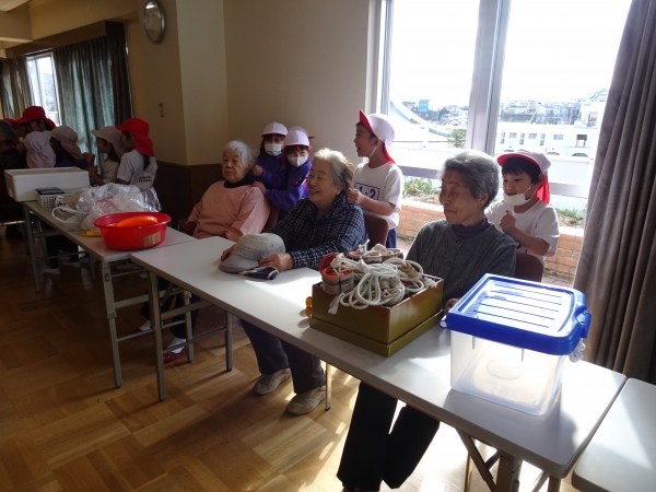 最後は肩たたきをしました