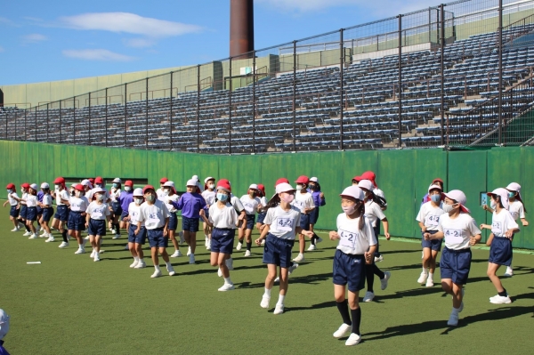 ４年生　よさこい　来年は運動会で一緒に踊ろう！
