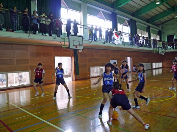 優勝チームとの対戦！ゾーンディフェンスで守るぞ！