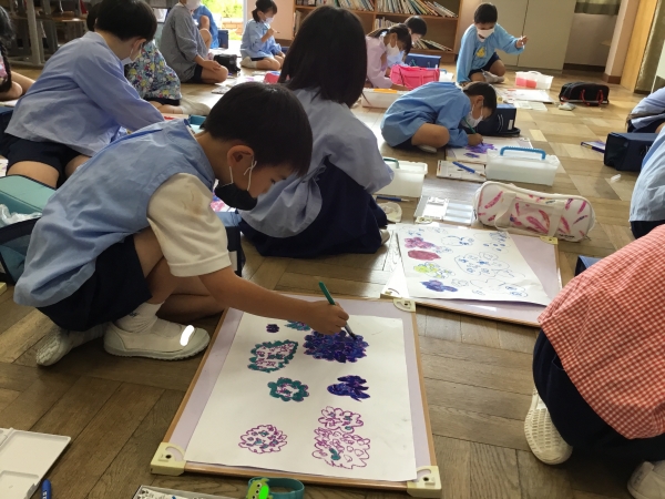 絵の具を使うの　楽しいな