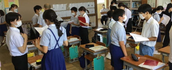 次にいろんな人と質問し合います