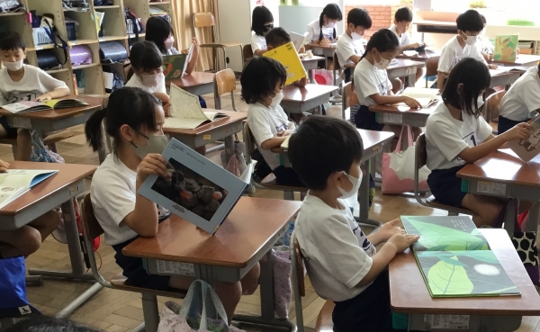 本の世界を楽しんで（２年生）