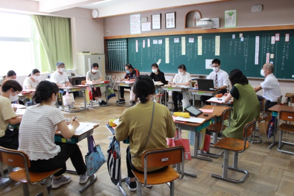 授業後は教員で研究協議を行いました。