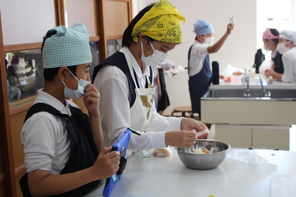 調理工程をタブレットを使って記録に残しました！