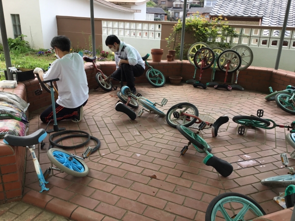 先生たちもみなさんに会えることを楽しみにしています！