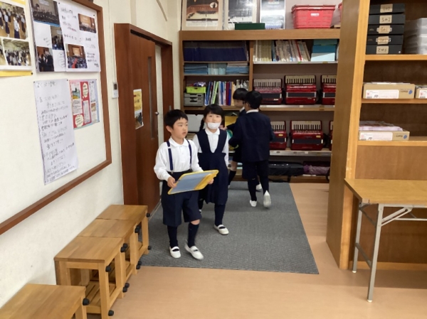 音楽室は何をするところだろう。