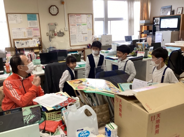 職員室の先生にも質問をすることができました。