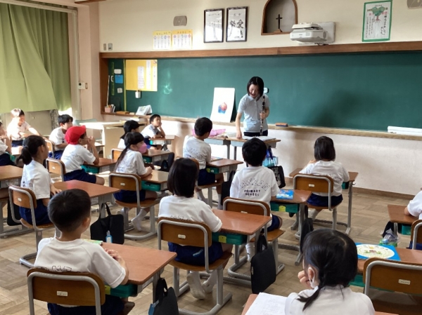 朝の会でクラリネットの演奏のプレゼントです。