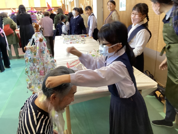 キャンディネックレス　はい　どうぞ！