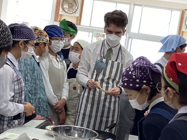 なるほど！タコスの包み方が分かってきました。