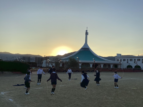 少しずつ人が集まってきます。