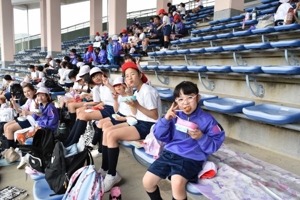 仲良くお弁当を食べたりしました!