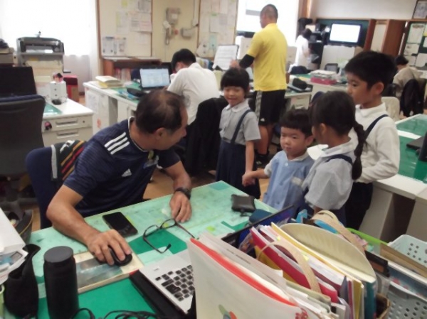 「ここは職員室だよ。」