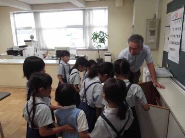 事務室でもお話を聞けました。