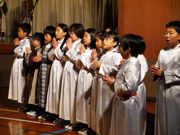 聖歌も心を込めて歌っています。