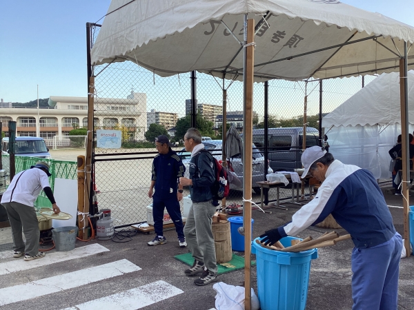 もちつきの準備がどんどん整います