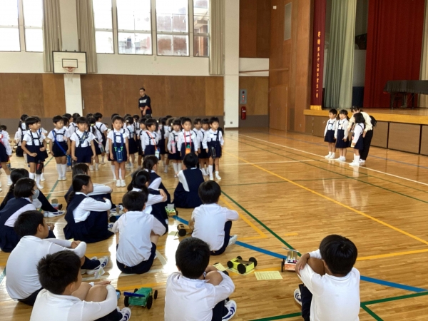 声をそろえて挨拶をしてくれました！