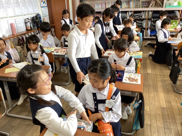 これが4年生の教科書だよ！