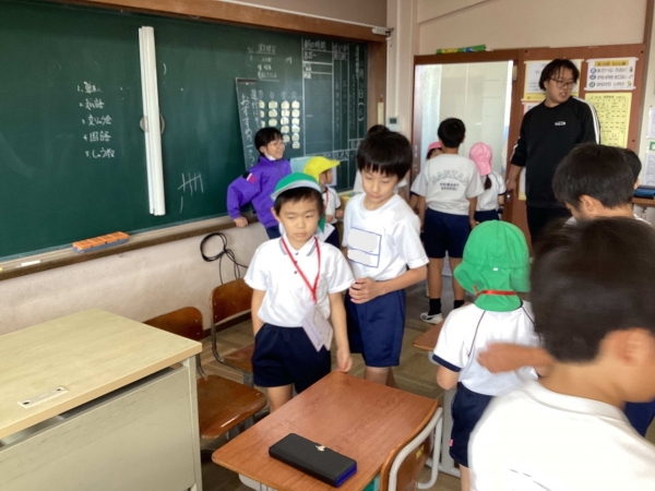 学校探検！ここがお勉強をする教室だよ！