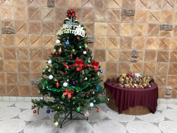 宗教委員会の飾るツリーも完成しました