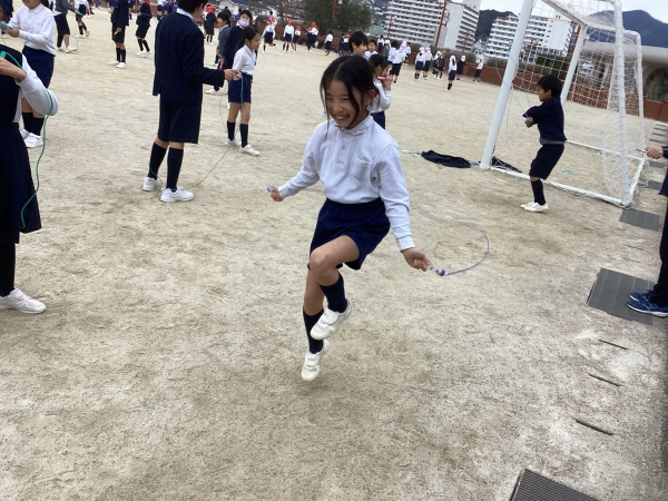 後ろあや跳びに挑戦！かけ足でリズムよく！