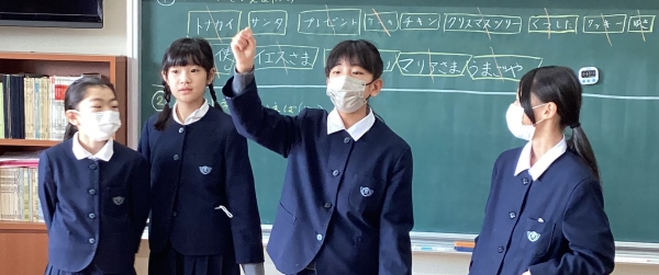 クリスマスミサのあとには、高学年が中心となってクリスマス会をしました