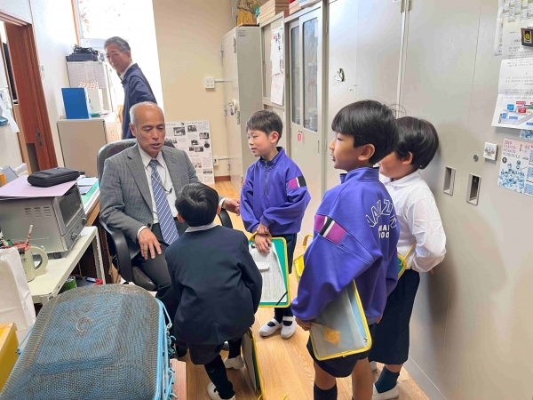 校長先生のお部屋もあるんだね。