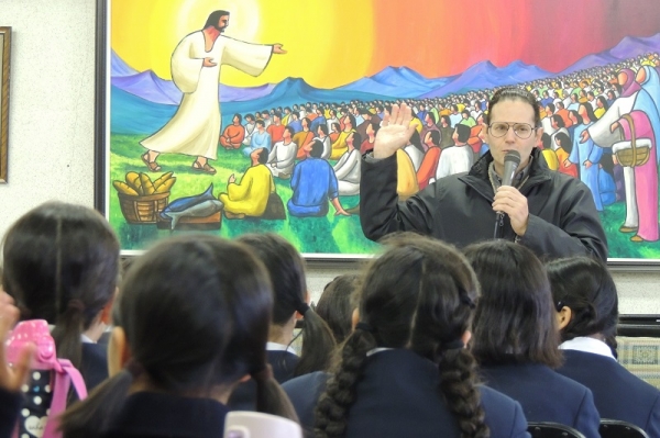 館長のレンゾ神父様が２６聖人について話をしてくださいました。