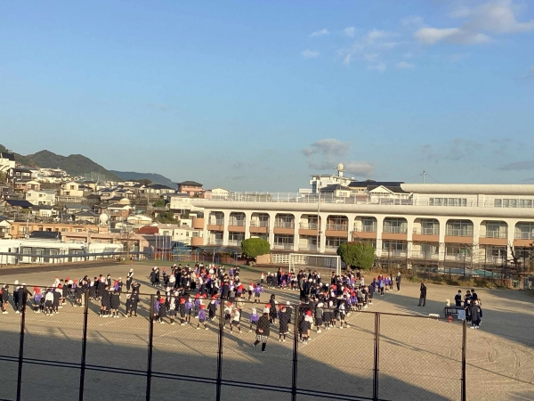 全校のみんなで遊びました