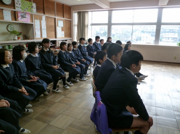 ６年生も食い入るように見ています