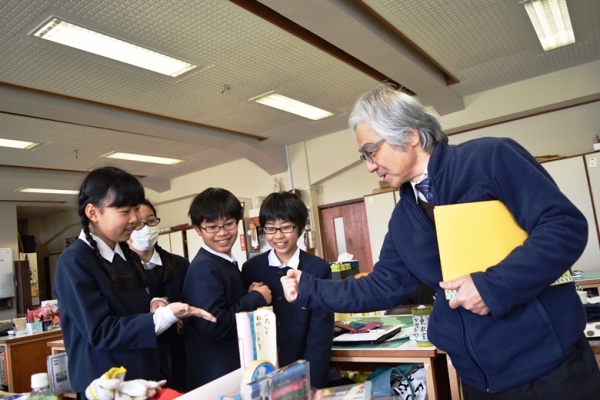 最後のじゃんけんをしに来る子どもたちが次々現れました。