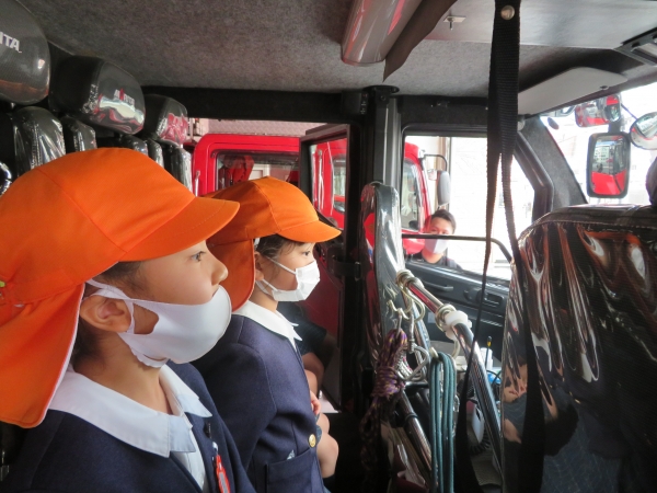 わぁ～はしご車おっきい～