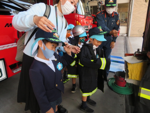 帽子…おおきいな！