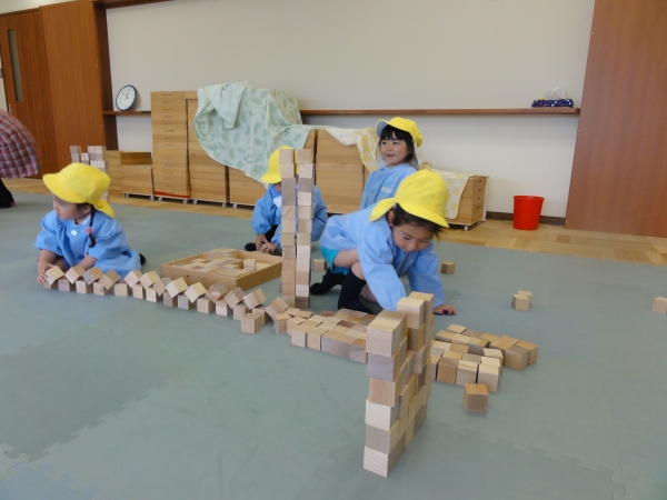 『でんしゃ』と『くるまをとめるところ』♪