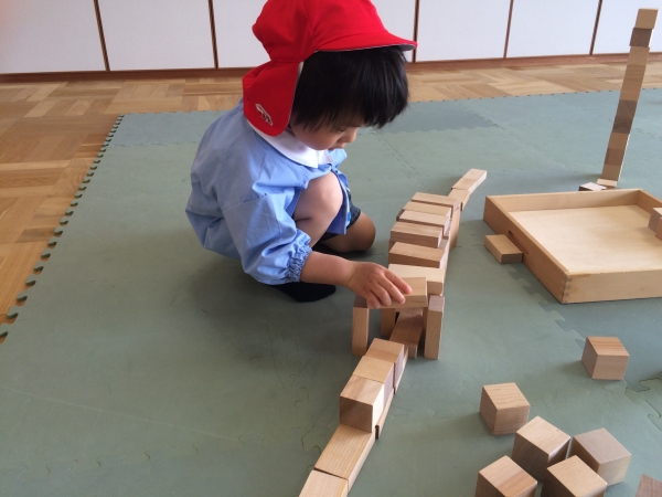 電車が駅に向かって走ります！