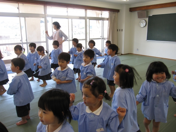 さぁ、さいしょの運動は…ウォーキング！(^^♪