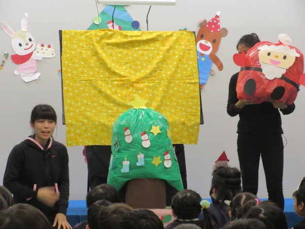 お誕生児のお友だちみんなで飾りつけをしたよ(^^♪