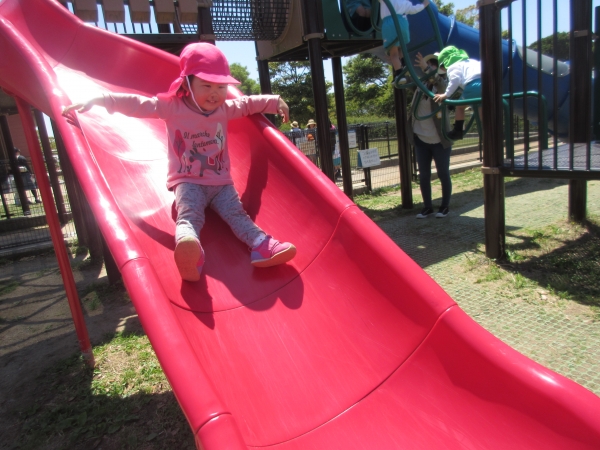 大きなすべり台楽しいな☆