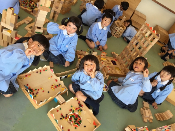 プール付きの6階建マンション！